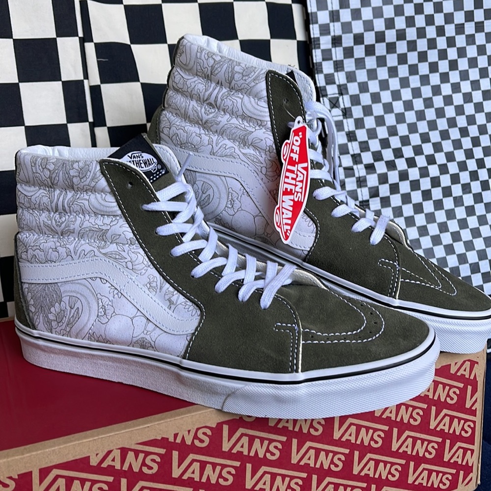 Vans Men’s Sk8-Hi Desert Skulls Grape Leaf/White sneakers - Picture 6 of 16
